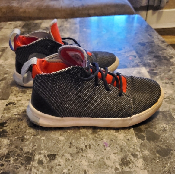 Boys converse shoes - Picture 5 of 5